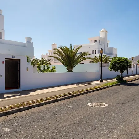 Casa Blanca Villa *